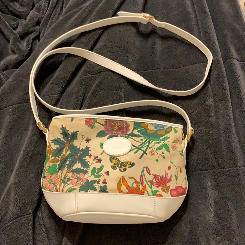 Vintage Gucci Floral Small Crossbody bag.